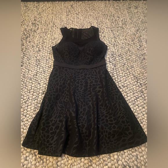 Guess, size 6, black leopard print dress, mesh top, A line, excellent condition! - Picture 3 of 4